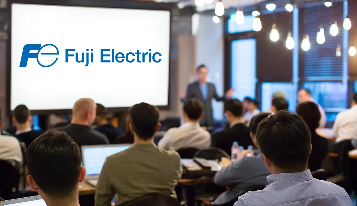 Wykład i szkolenie na temat Urządzenia Split i Multi Split Fuji Electric, ludzie słuchający wykładu.