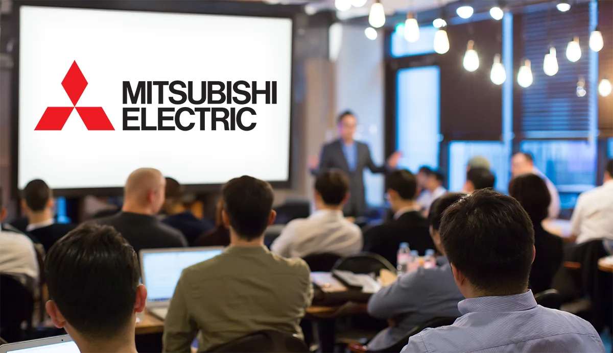 Wykład i szkolenie na temat Pompy ciepła Mitsubishi Electric, ludzie słuchający wykładu.