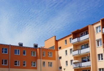 Współczynniki korekcyjne w rozliczeniu kosztów ogrzewania budynków wielolokalowych | BMeters