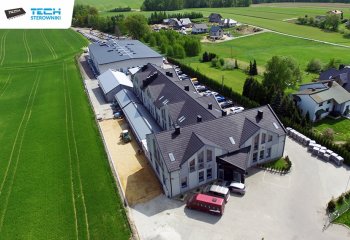 TECH Sterowniki rośnie w siłę – w nowych halach produkcyjnych praca wre