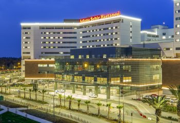 Kompleks szpitalny Adana Integrated Health Campus z systemami zabezpieczeń Bosch