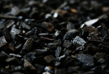 Ustawa o jakości paliw pomoże ograniczyć smog i napływ niesortowanego węgla do Polski