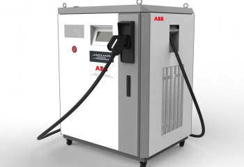 ABB pomaga Jaguar I-PACE eTROPHY w rozwiązaniu problemu ładowania