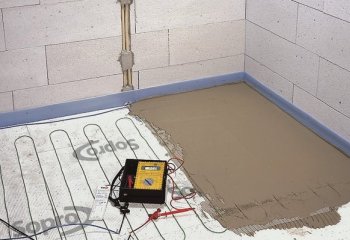 Montaż ogrzewania podłogowego w łazience - sposób na zimowe chłody