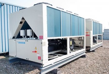 Agregat Wody Lodowej EWAD-TZB Daikin ze sterowaniem inwerterowym i sprężarką śrubową 