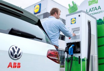 Lidl wdraża technologię szybkiego ładowania w Finlandii