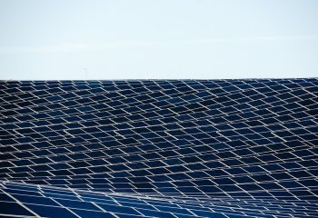 Uniwersytet Ekonomiczny we Wrocławiu przechodzi na energię odnawialną