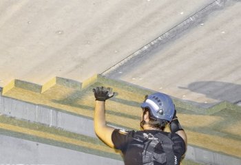 Zima w nieocieplonym garażu? Zakaz wjazdu! Poznaj płytę sufitową PAROC CGL 20cy