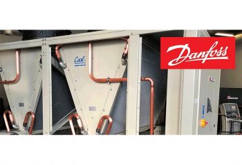 Chillery kompaktowe serii AQUACOOL  wyposażone w sterowniki Danfoss