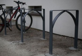 Stojaki rowerowe ze stali odzyskanej ze starych kotłów węglowych