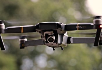 Wykorzystanie dronów w gospodarce może przynieść nawet 913 mld zł. Najwięcej skorzystają budownictwo i energetyka