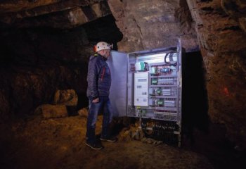 Szafa sterownicza w jaskini | Rittal