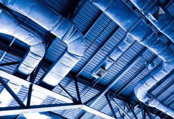 Wentylacja obiektów przemysłowych – wyzwania i rozwiązania