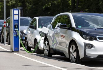 Dłuższa żywotność akumulatorów w pojazdach elektrycznych | Bosch