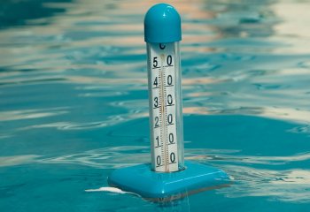 Regulacja temperatury powietrza i wody w basenie