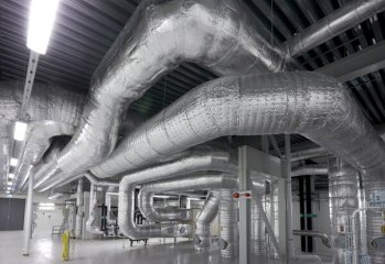 Paroc przedstawia matę do izolacji kanałów i urządzeń wentylacyjnych PAROC Hvac Lamella Mat AluCoat Fix 