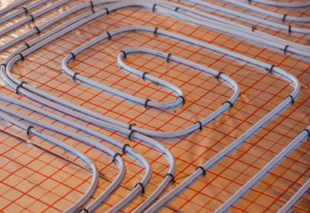 Ogrzewanie podłogowe czy grzejniki?