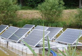 Panele fotowoltaiczne na wodzie - innowacyjny projekt Energi