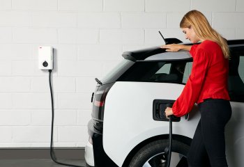 Elektromobilność dla każdego, czyli nowe rozwiązanie ABB do ładowania pojazdów w domu