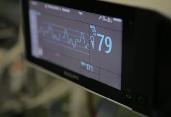 Biznes mocno włączył się w walkę z SARS-CoV-2