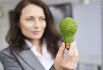 Inwestycje w zielone źródła energii mogą pomóc Polsce wyjść z kryzysu po pandemii.