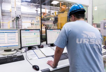 Kluczowe urządzenia w fabryce URSA Polska pod zdalnym nadzorem cyfrowej technologii