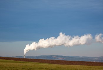 Polskie spółki giełdowe nie mają strategii redukcji emisji CO2