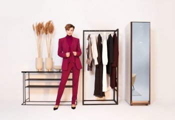 Gotowa na całe spektrum możliwości: Kasia Sokołowska ambasadorką szafy odświeżającej ubrania Samsung AirDresser