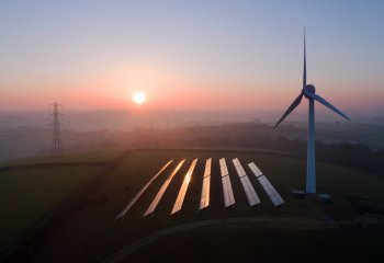 Boom na farmy słoneczne i wiatrowe wciąż przed nami