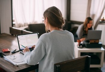 Pracownicy chcą zostać na home office