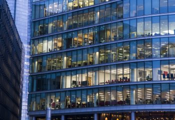 Dlaczego powinieneś wybrać 4-rurowy system klimatyzacji budynku?