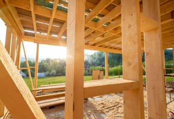 W ciągu pięciu lat dwukrotny wzrost liczby drewnianych budynków