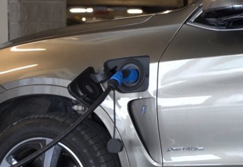 Superszybka ładowarka połączona z magazynem energii przyspieszy rozwój elektromobilności