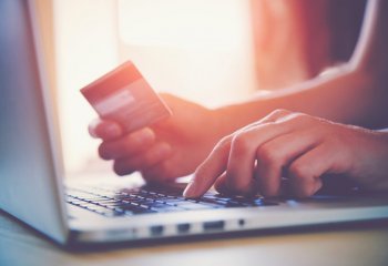 Zakupy w sieci będą droższe – wchodzi VAT na przesyłki spoza UE