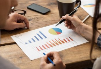 Gospodarka odczuje brak surowców i pracowników