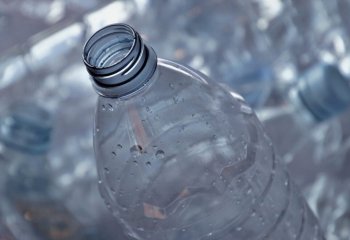 Czy puszki wyeliminują z rynku plastikowe butelki?