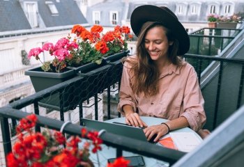 Wakacje i praca w jednym – utopia czy nowa rzeczywistość?