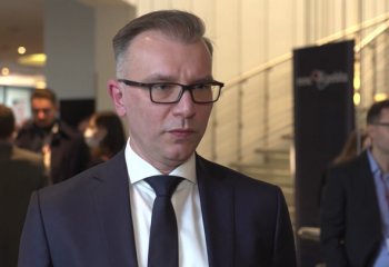 Biznes przestawia się na OZE