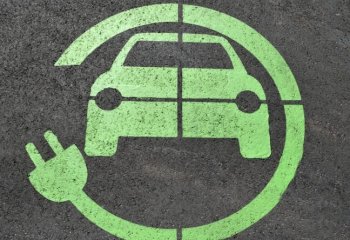 Elektromobilność w Polsce przyśpiesza – Elocity podsumowuje 2021 rok