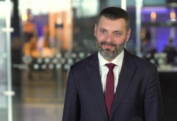 Kolej przesiada się na OZE