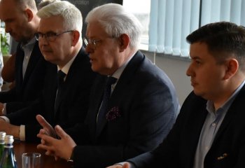 Wiceminister Ireneusz Zyska wziął udział w prezentacji raportu o elektryfikacji transportu