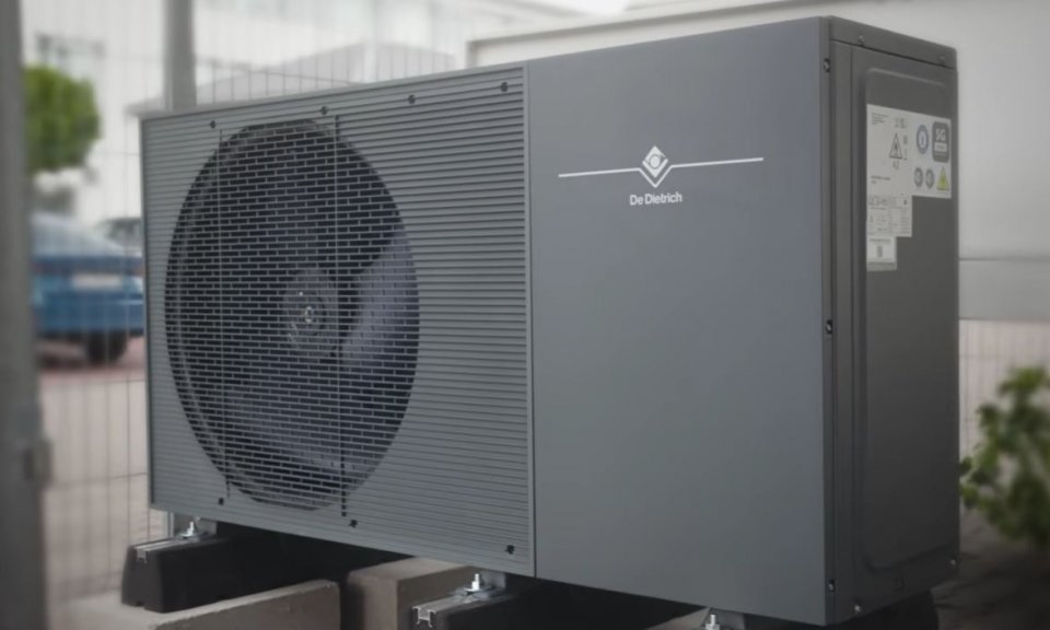 Od gazu do pompy ciepła. Alezio M R290 od De Dietrich w modernizowanym domu jednorodzinnym – case study