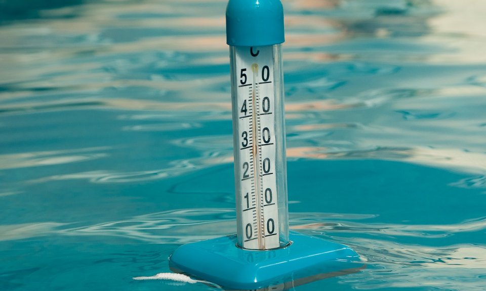Regulacja temperatury powietrza i wody w basenie