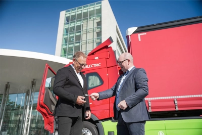 Volvo i Danfoss uruchamiają pierwszą flotę e-ciężarówek pracujących 24h na dobę
