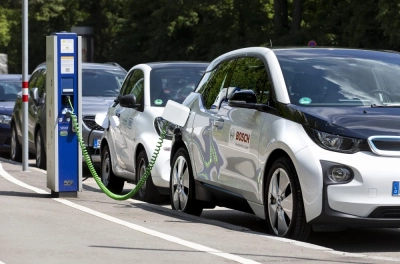 Dłuższa żywotność akumulatorów w pojazdach elektrycznych | Bosch