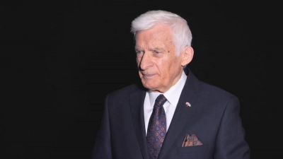 J. Buzek: Europa boryka się z kumulacją kryzysów