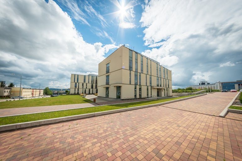 Jak zredukować koszty i osiągnąć komfort cieplny w szkołach i uczelniach?