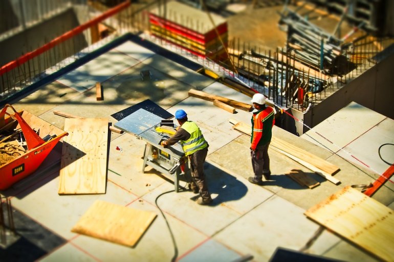 Produkcja budowlano-montażowa idzie w górę, a rentowność firm spada