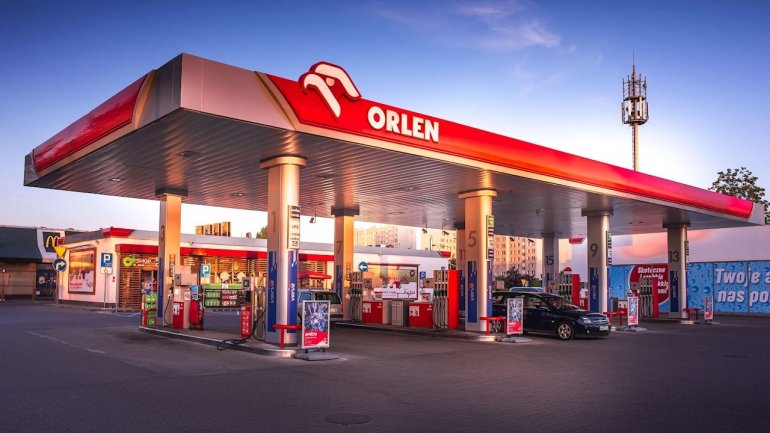 PKN ORLEN podpisał umowę na dostwy szybkich ładowarek dla samochodów elektrycznych produkcji ABB