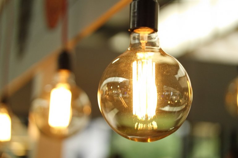 Jak oszczędzać energię w firmie